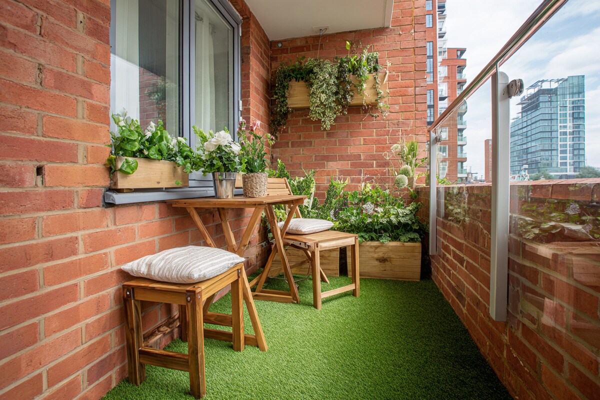 Contemporary Balcony Design with Brick Wall, Artificial Grass and Plants Contemporary Balcony Design with Brick Wall, Artificial Grass and Plants