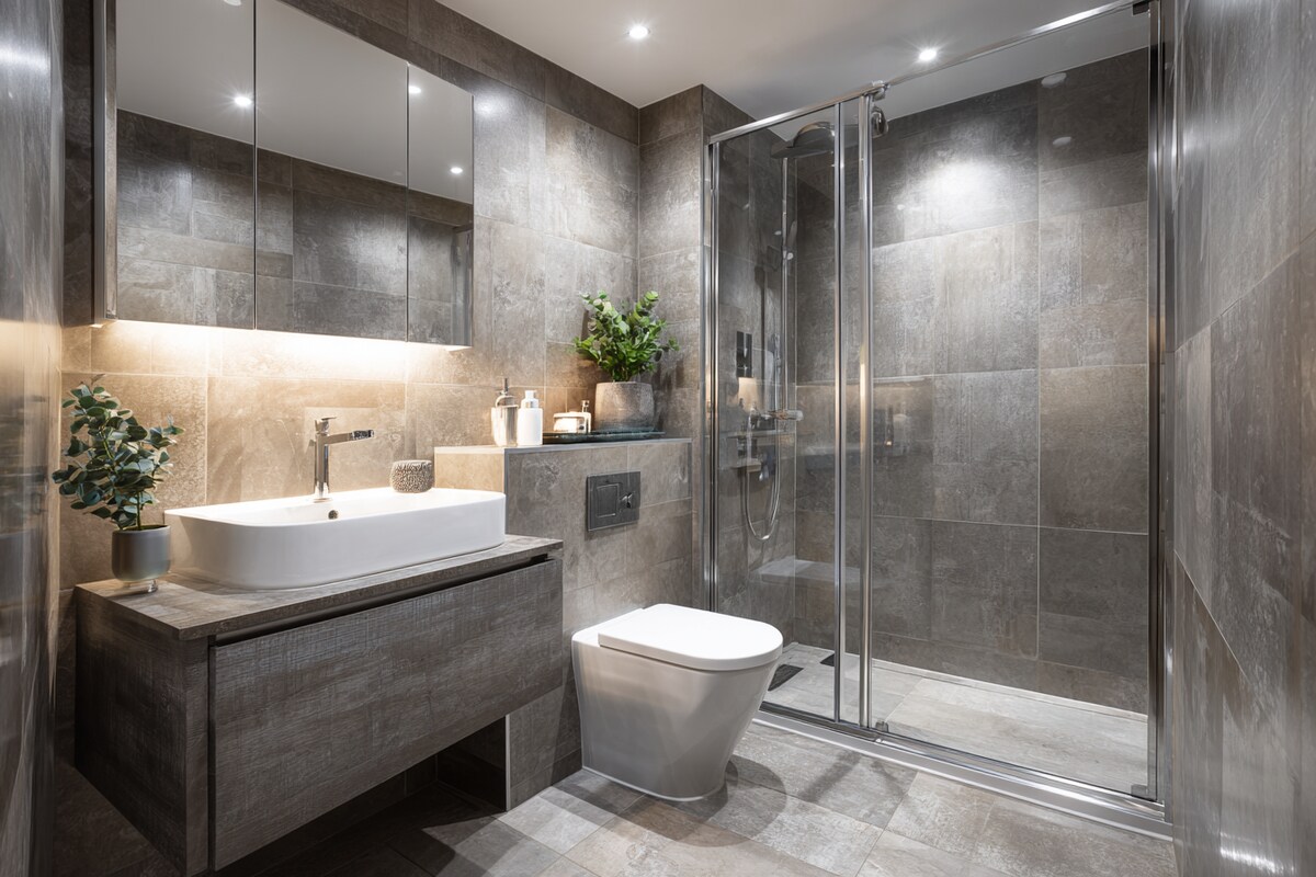 Contemporary Bathroom Design With Ceiling Lights Contemporary Bathroom Design With Ceiling Lights