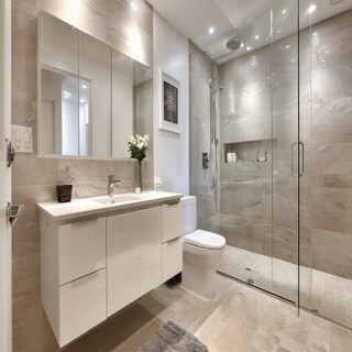 Contemporary Bathroom Design With Closed Cabinet Storage