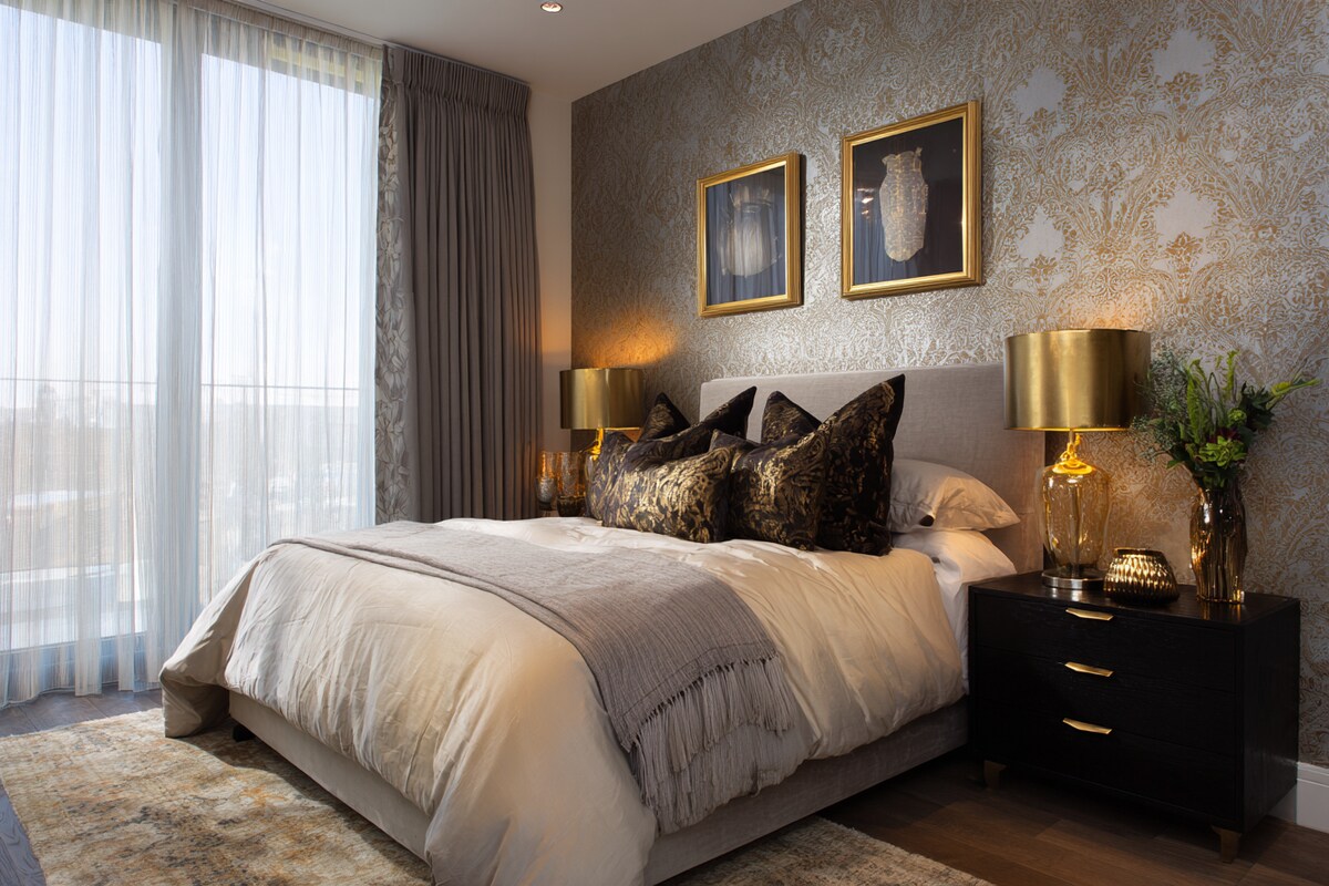 Contemporary Bedroom Design With A King Size Bed And Patterned Wallpaper Contemporary Bedroom Design With A King Size Bed And Patterned Wallpaper