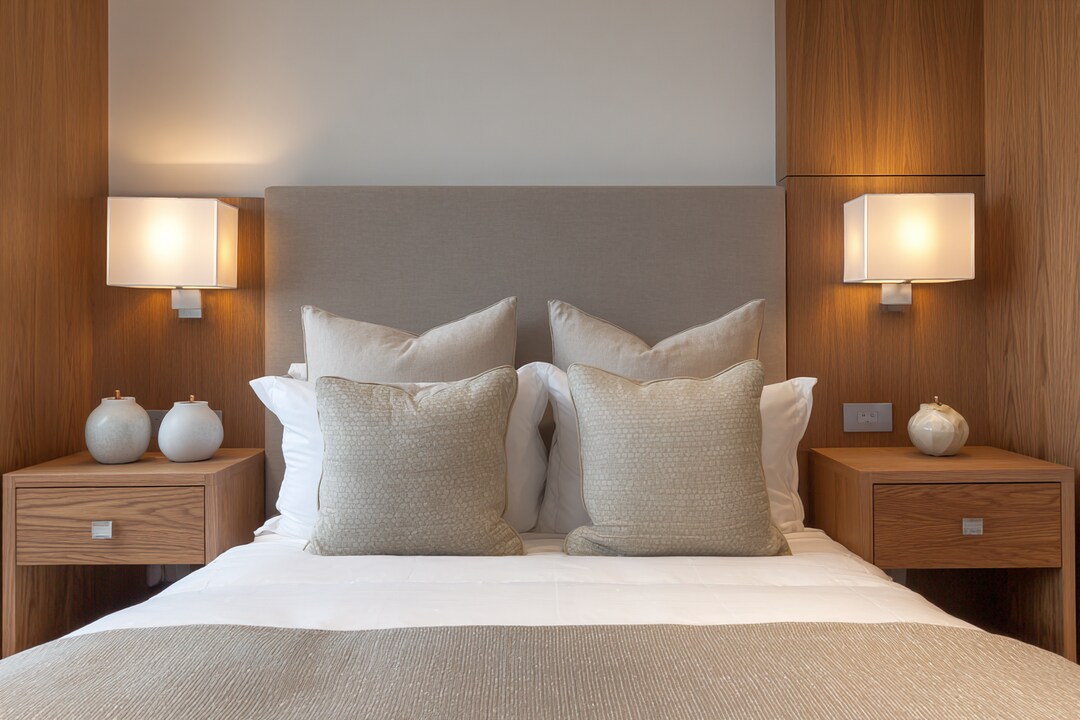Contemporary Bedroom Design With A Queen Bed And Wall-Mounted Side Tables