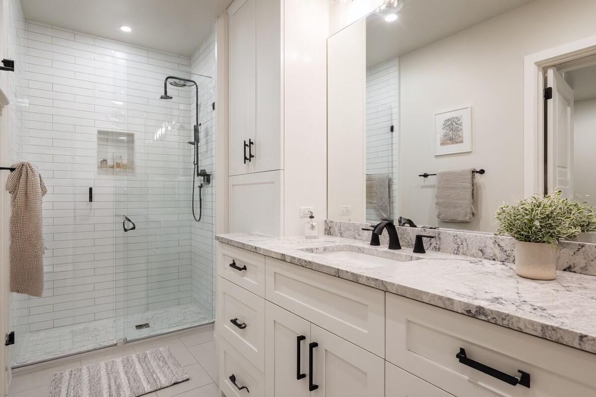 Contemporary White Bathroom Design With A Granite Countertop Contemporary White Bathroom Design With A Granite Countertop
