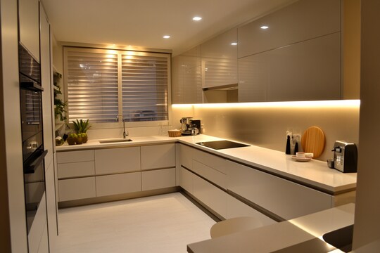 Cream L-Shape Contemporary Kitchen Design with Quartz Countertops