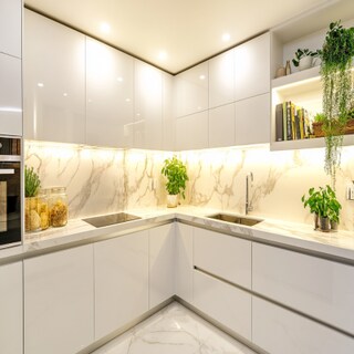 Glossy White Contemporary L-Shaped Kitchen Design With Marble Top