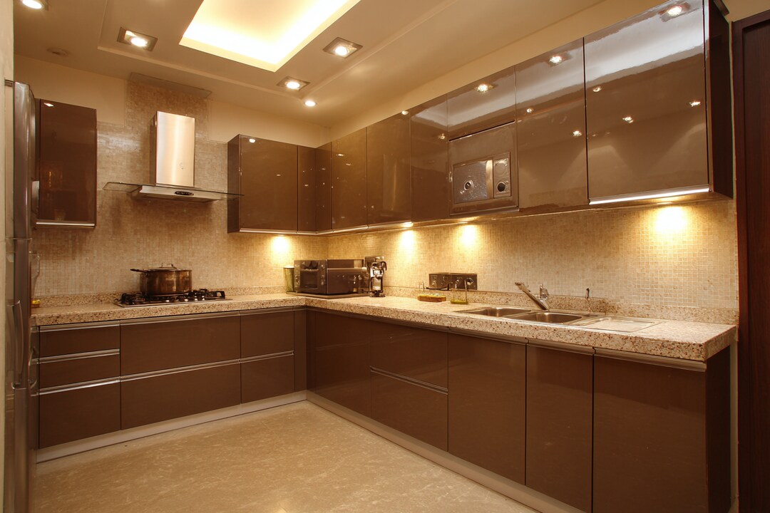 Modern L-Shaped Kitchen Design in Mocha Brown Gloss Finish and Granite ...
