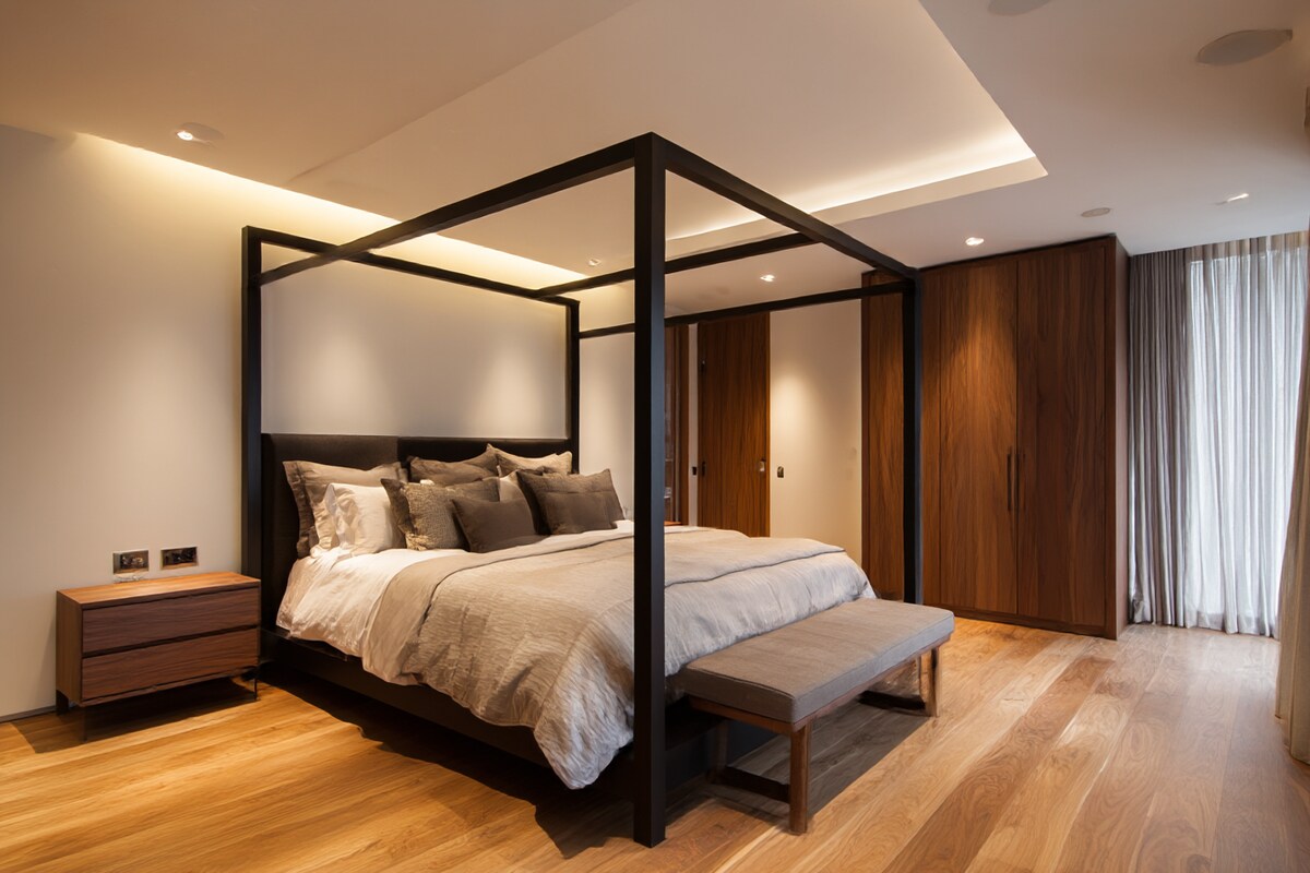 Modern Master Bedroom Design with Four-Poster King Bed and Wardrobe Modern Master Bedroom Design with Four-Poster King Bed and Wardrobe