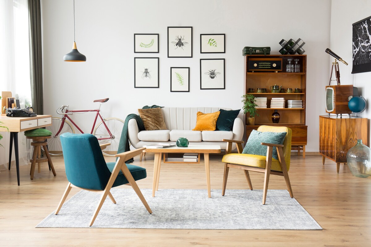 Funky Living Room Designs With Vintage Decor And Hanging Lights