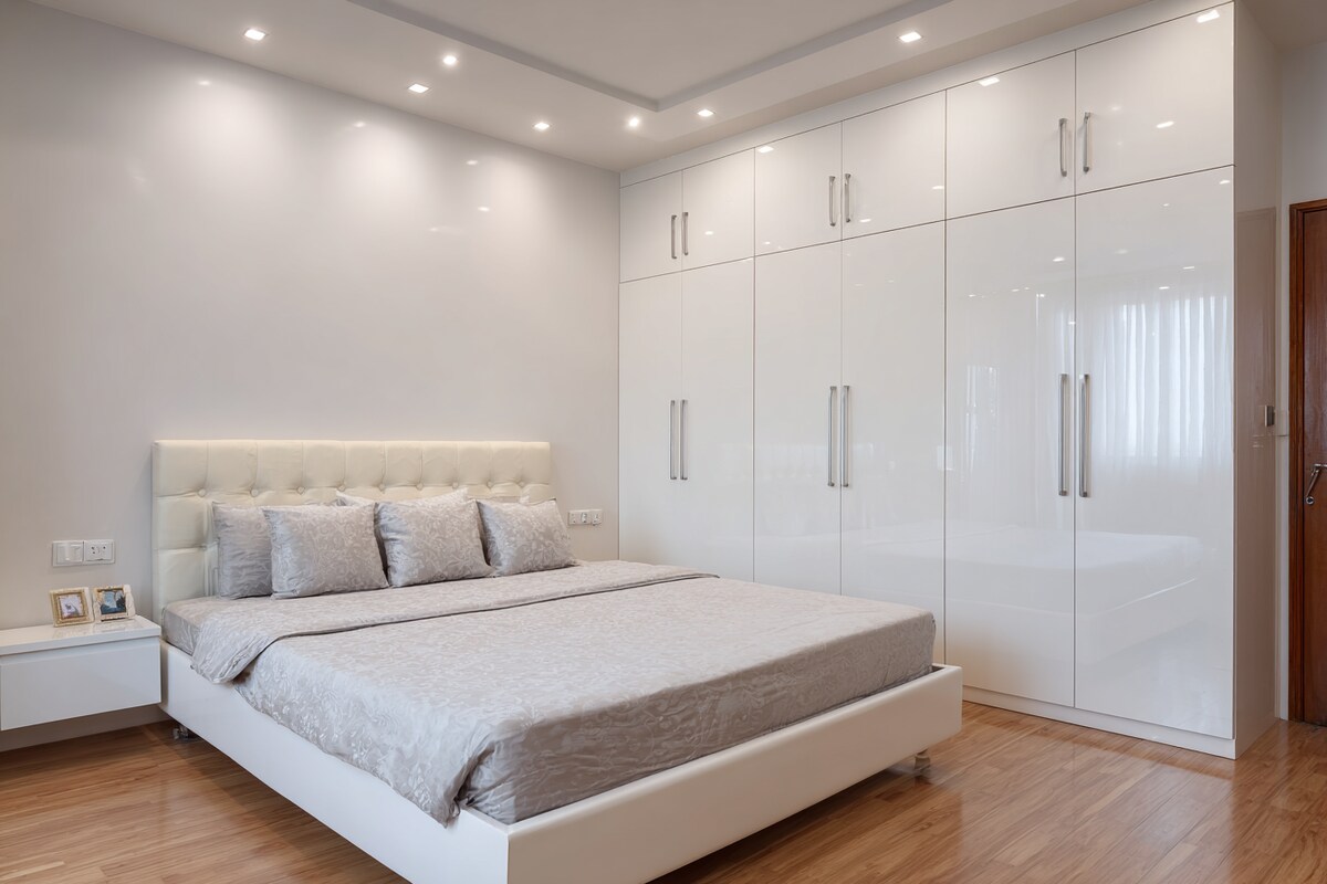 Modern White 6-Door Swing Wardrobe Design in High Gloss Finish Modern White 6-Door Swing Wardrobe Design in High Gloss Finish