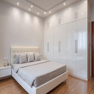 Modern White 6-Door Swing Wardrobe Design in High Gloss Finish