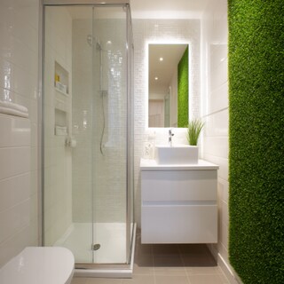Modern White Small Bathroom Design Idea With Grass Wall