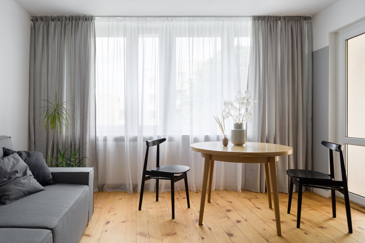 Wooden Living Room Floors With Contemporary Black Chairs